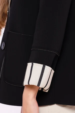 CAPPOTTO corto con cappuccio e interno a righe