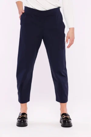 PANTALONE Comodo dal taglio classico con chiusura a elastico