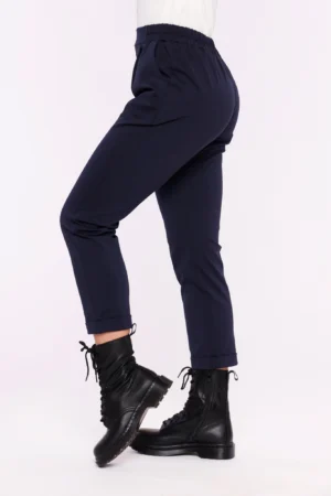 PANTALONE Comodo a sigaretta con risvolti alle caviglie