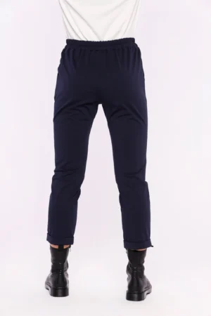 PANTALONE Comodo a sigaretta con risvolti alle caviglie