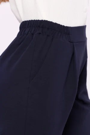 PANTALONE Comodo a sigaretta con risvolti alle caviglie