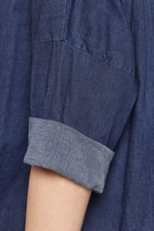 BLUSA Con scollo a barca risvoltato e manica corta a kimono