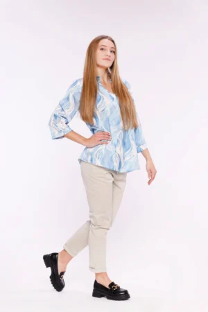 BLUSA fantasia astratta con collo alla coreana aperto a V e manica a tre quarti ONEWORLD HYBRID