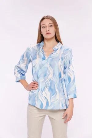 BLUSA fantasia astratta con collo alla coreana aperto a V e manica a tre quarti