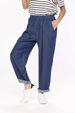PANTALONE denim a sigaretta con passanti alla cintura ed elastico in vita