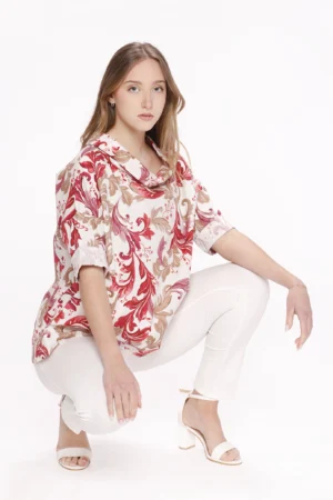 BLUSA fantasia foliage con scollo a barca risvoltato e manica a tre quarti