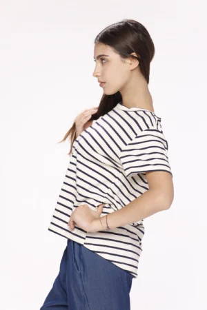 MAGLIA a girocollo con fantasia a righe e manica corta