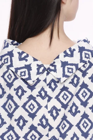 BLUSA fantasia di rombi con manica a tre quarti e scollo a barchetta