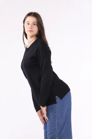 MAGLIA con scollo a barca con cuciture ai bordi e taschini sul davanti
