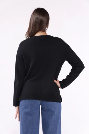 MAGLIA con scollo a barca con cuciture ai bordi e taschini sul davanti