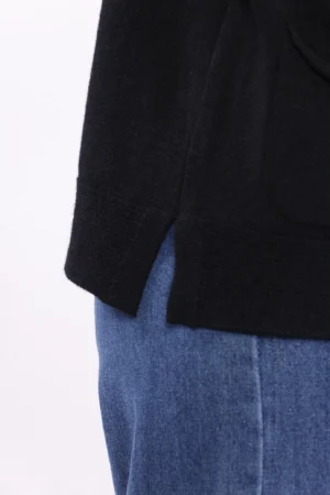 MAGLIA con scollo a barca con cuciture ai bordi e taschini sul davanti