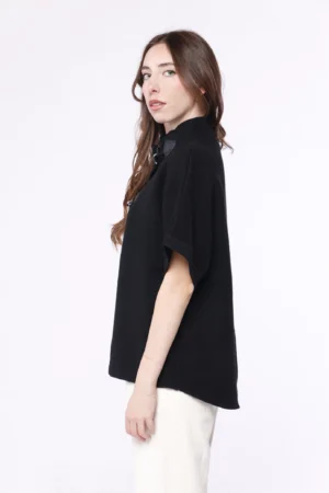 CARDIGAN tipo poncho con maniche e bottoni alamari di chiusura
