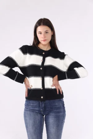 CARDIGAN a righe larghe di tendenza con bottoncini metallizzati e taschini decorativi