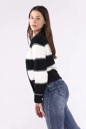 CARDIGAN a righe larghe di tendenza con bottoncini metallizzati e taschini decorativi