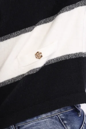 CARDIGAN a righe larghe di tendenza con bottoncini metallizzati e taschini decorativi
