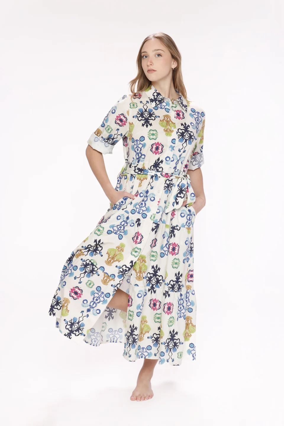 ABITO lungo a fantasia di fiori astratti con bottoni di chiusura su colletto all'italiana ONEWORLD HYBRID