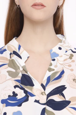 BLUSA fantasia di fiori con colletto alla coreana aperto a V e manica a tre quarti