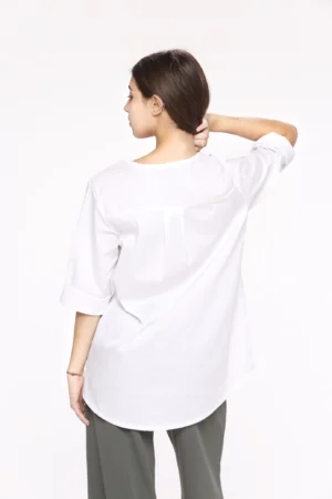 BLUSA fresca primavera con scollo a giro aperto a V e manica a tre quarti