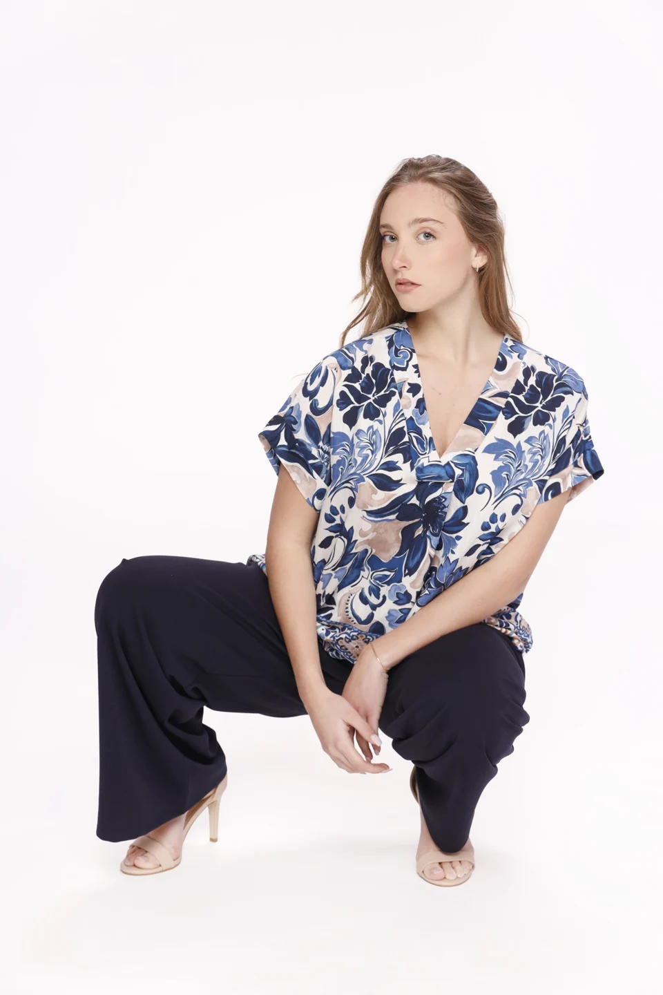 BLUSA fresca con scollo a V e piega verticale sul davanti ONEWORLD HYBRID