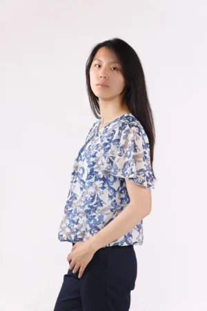 BLUSA fantasia di foliage con scollo a giro e manica corta