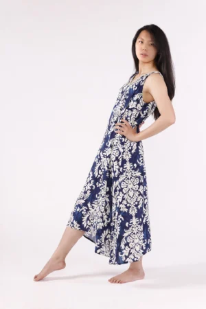 ABITO a fantasia paisley lungo e smanicato con elegante ricamo sullo scollo a V