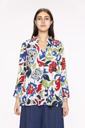 BLUSA a fantasia di foglie e fiorI con colletto alla coreana aperto sul davanti e manica a tre quarti