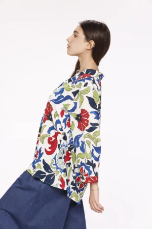 BLUSA a fantasia di foglie e fiorI con colletto alla coreana aperto sul davanti e manica a tre quarti