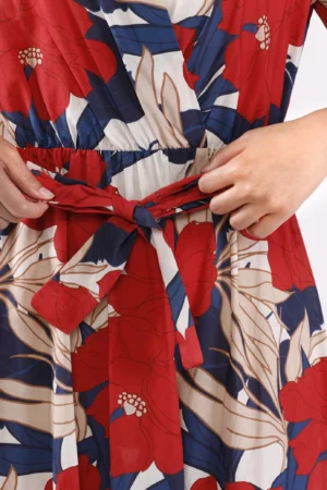 ABITO fantasia di fiori rossi con scollo a V e manica a kimono