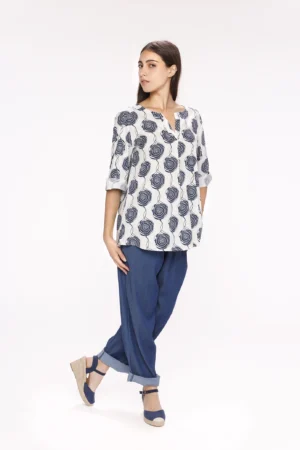 BLUSA fantasia di rose blu con girocollo aperto a V e manica a tre quarti ONEWORLD HYBRID