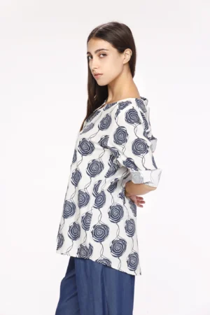 BLUSA fantasia di rose blu con girocollo aperto a V e manica a tre quarti