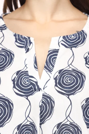 BLUSA fantasia di rose blu con girocollo aperto a V e manica a tre quarti