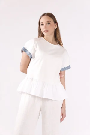 T-SHIRT ampia con orlo a sbuffo collo a giro e orli della manica corta in grazioso tessuto glitterato