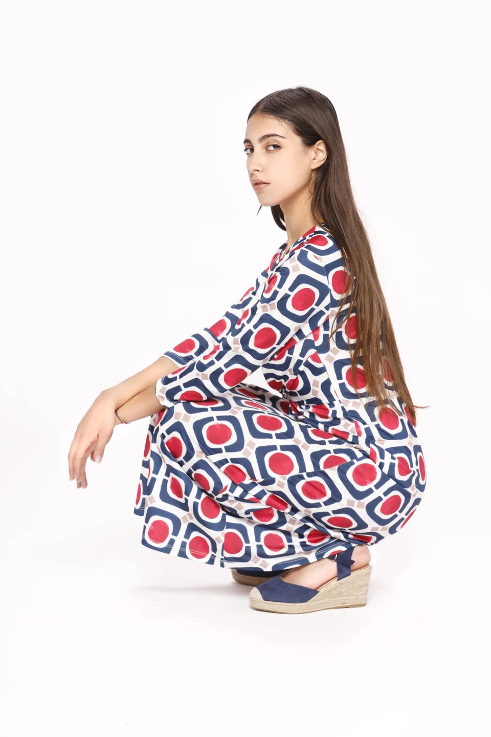 ABITO lungo a fantasia geometrica con ampio scollo a V e maniche a kimono ONEWORLD HYBRID