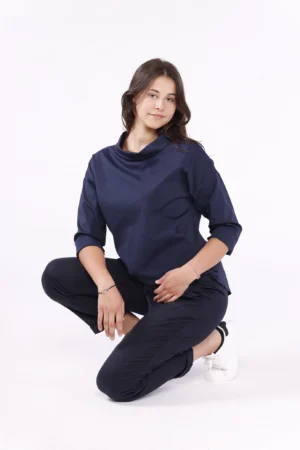 BLUSA con manica a tre quarti collo a barchetta risvoltato e fondo con taglio irregolare ONEWORLD HYBRID