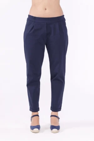 PANTALONE everyday con risvolti alle caviglie, chiusura a elastico e graziose pence verticali sul davanti
