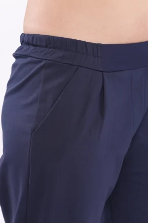 PANTALONE everyday con risvolti alle caviglie, chiusura a elastico e graziose pence verticali sul davanti