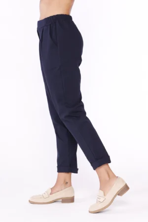 PANTALONE casual con risvolti alle caviglie e graziose pence verticali sul davanti