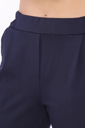 PANTALONE casual con risvolti alle caviglie e graziose pence verticali sul davanti