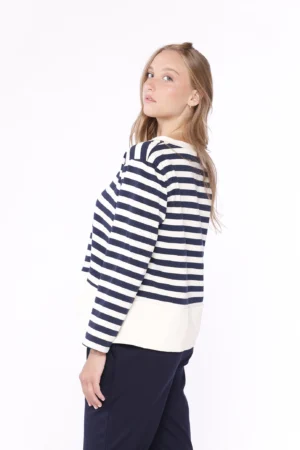 BLUSA a righe di tendenza con bordo monocolore alto e spacchetti laterali
