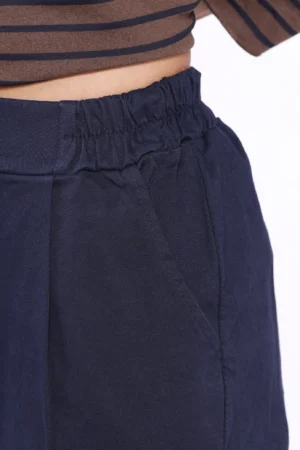 PANTALONE comodo senza bottoni con taschine ai lati e risvolti alle caviglie