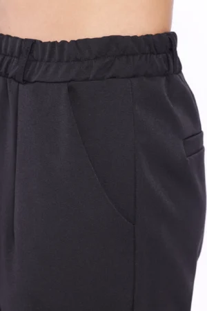 PANTALONI comodo con chiusura a elastico risvolti alle caviglie e passanti alla cintura