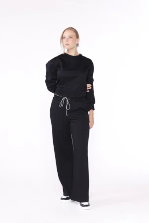 PANTALONE comodo monocolore con tasche e laccetto da stringere in chiusura