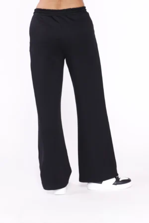 PANTALONE comodo monocolore con tasche e laccetto da stringere in chiusura