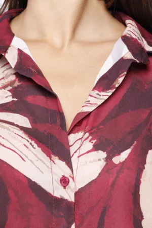 CAMICIA fantasia astratta con colletto alla francese e bottoncini di chiusura