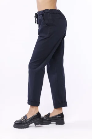 PANTALONE Con risvolti alle caviglie comodo cordino elastico di chusura e taschini laterali