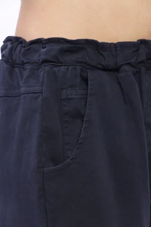 PANTALONE Con risvolti alle caviglie comodo cordino elastico di chusura e taschini laterali