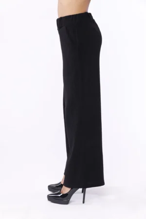 PANTALONE comodo a costine con gamba a palazzo passanti alla cintura e chiusura a elastico