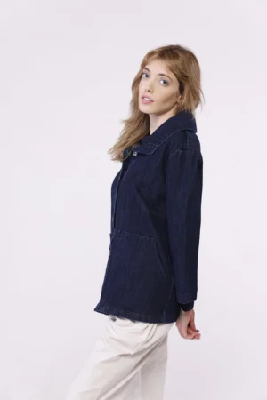 GIACCA denim con bottoni taschine e fondo arrotondato