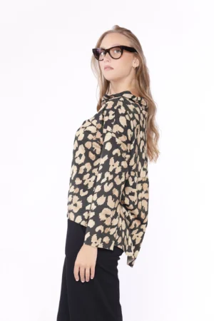 BLUSA Girocollo con risvolti e motivo leopardato