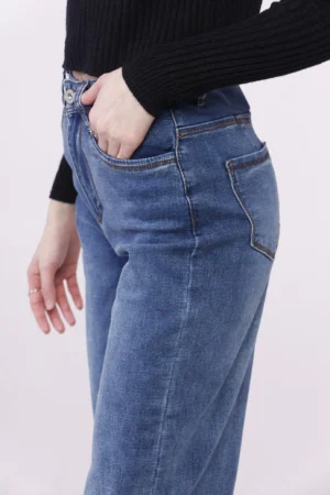 JEANS in denim wide leg con comode tasche laterali